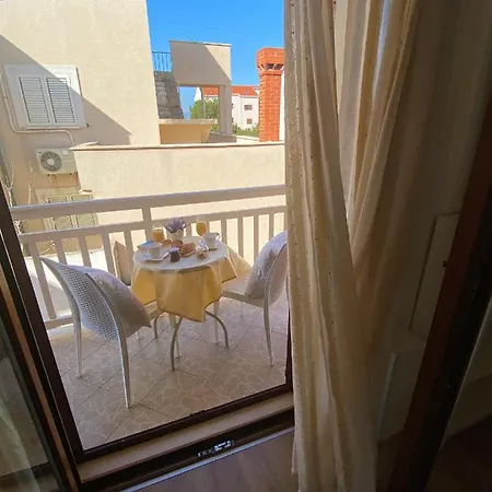 Viola 3*
